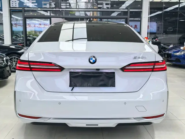 BMW 5 Series — Фото автомобиля 4