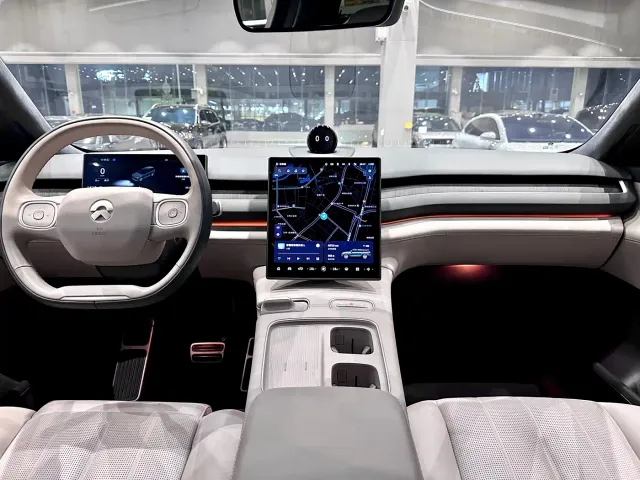 Nio ES8 — Фото автомобиля 15