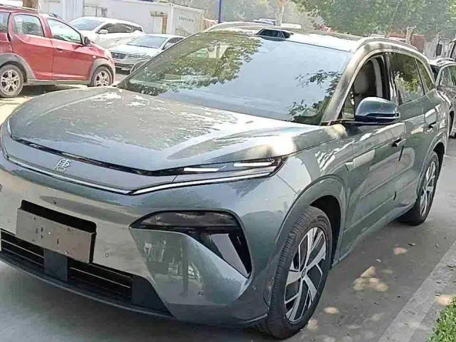 BYD Tang L — Фото автомобиля 5