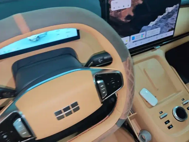 Geely Galaxy Starship 7 EM-i — Фото автомобиля 13