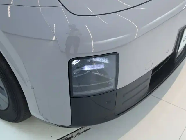 Li Auto MEGA — Фото автомобиля 13