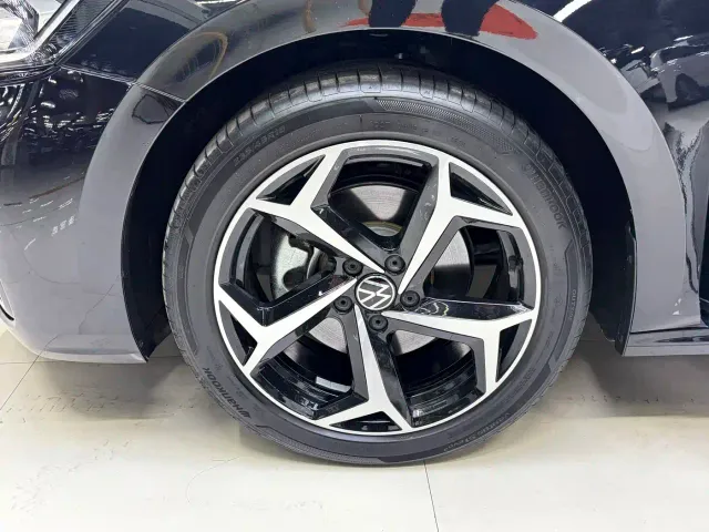 Volkswagen Passat — Фото автомобиля 7