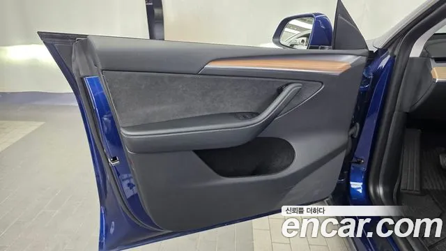 Tesla Model Y — Фото автомобиля 13