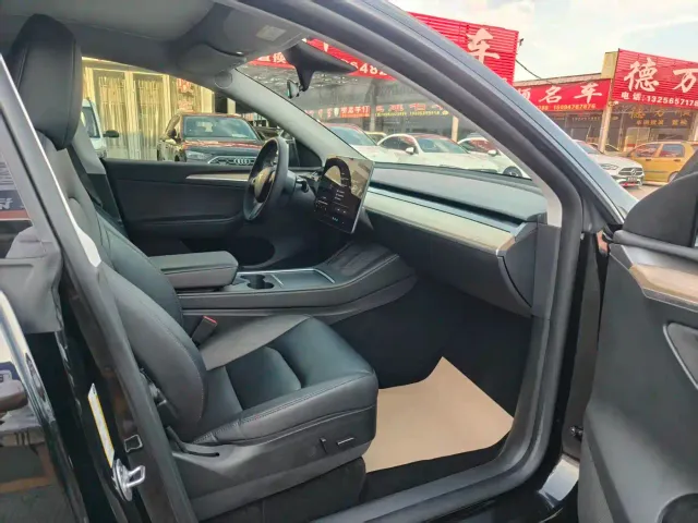 Tesla Model Y — Фото автомобиля 5