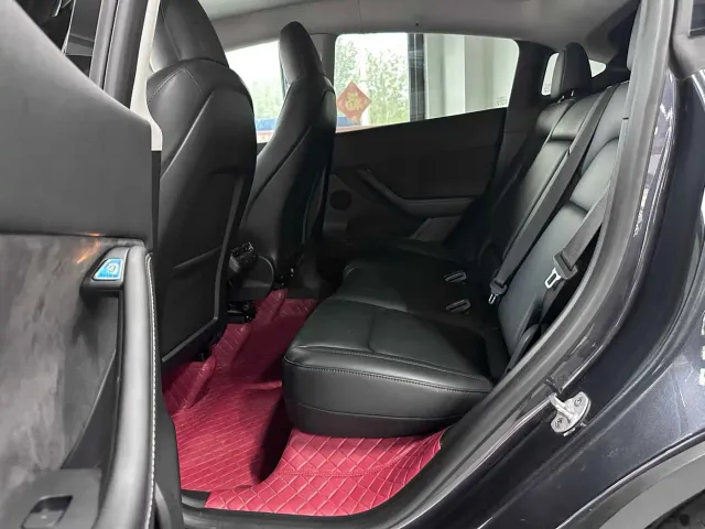 Tesla Model Y — Фото автомобиля 6
