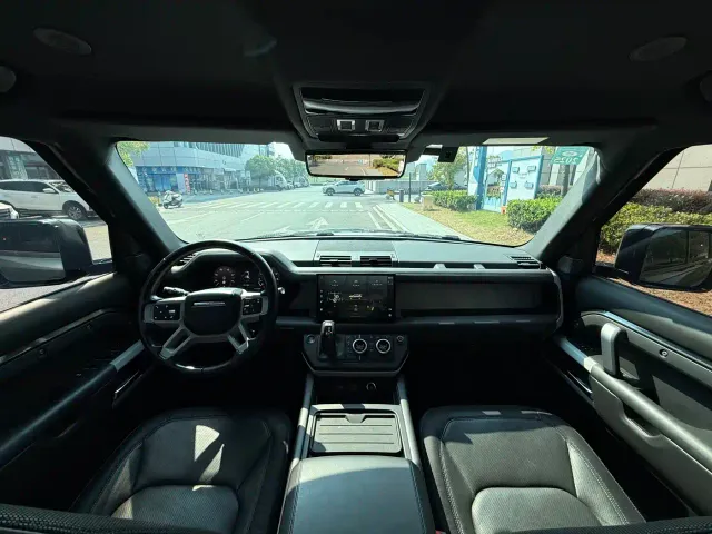 Land Rover Defender — Фото автомобиля 9