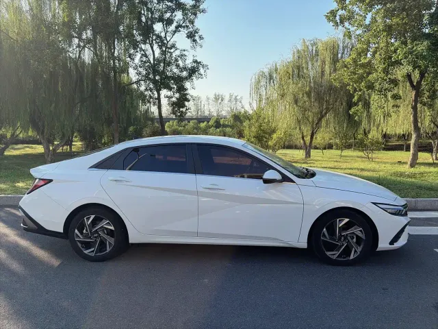 Hyundai Elantra — Фото автомобиля 5
