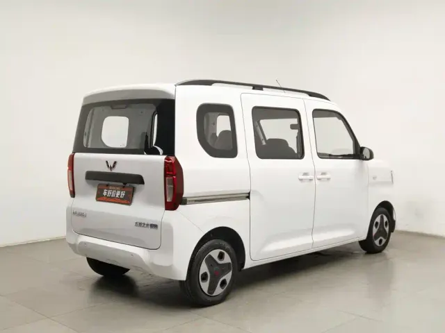 Wuling Zhiguang NEV — Фото автомобиля 2