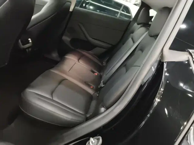Tesla Model Y — Фото автомобиля 16