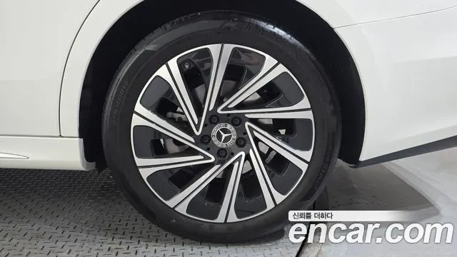 Mercedes-Benz E-Class E-класс W214 E300 4MATIC Exclusive — Фото автомобиля 21