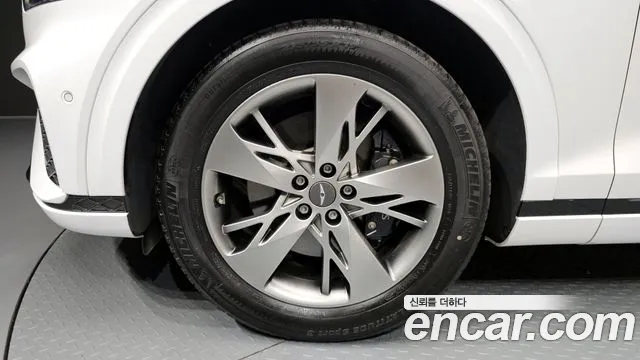 Genesis GV70 2.5T Бензин 2WD — Фото автомобиля 3