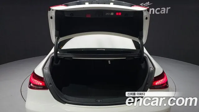 Mercedes-Benz E-Class — Фото автомобиля 22