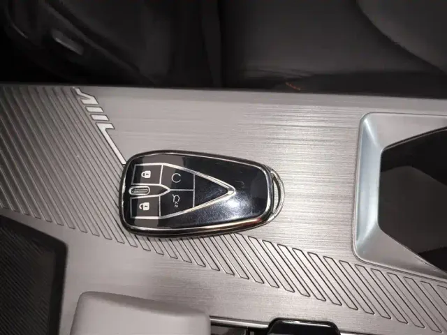 Changan Z6 — Фото автомобиля 8