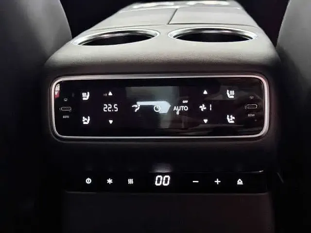 Li Auto L8 — Фото автомобиля 13