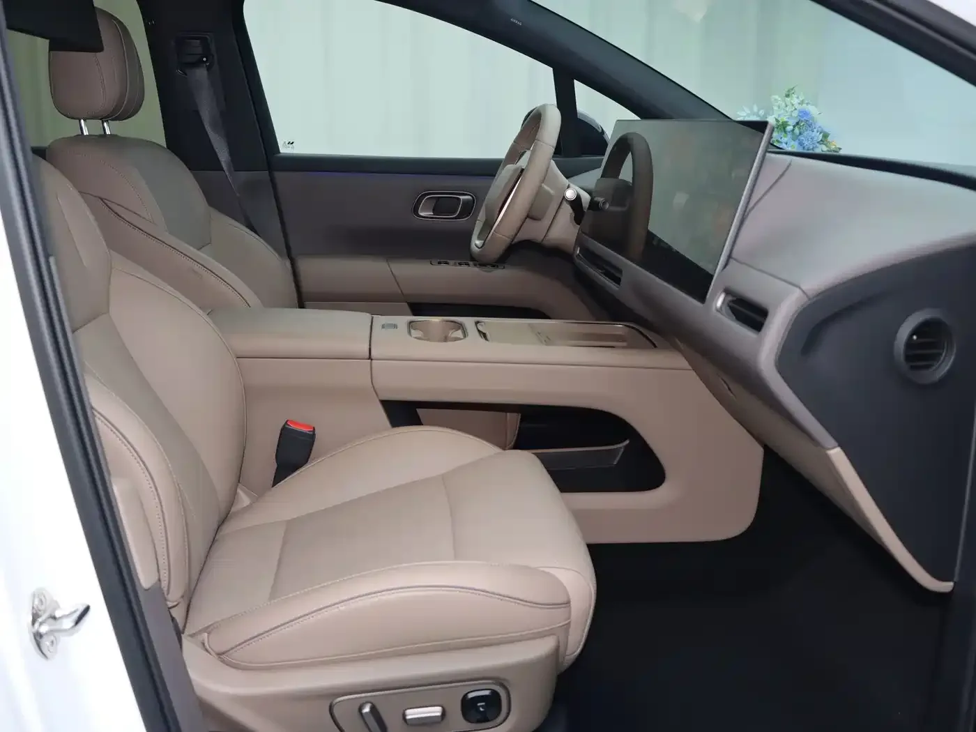 Li Auto Li Auto i6 2025 4WD Base Model — Фото автомобиля 11