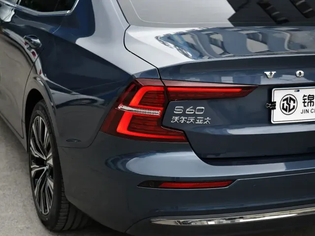 Volvo S60 — Фото автомобиля 21