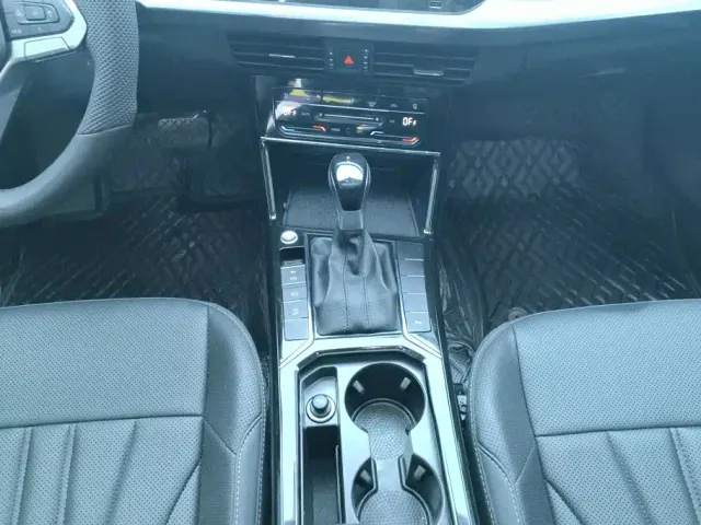 Volkswagen Passat — Фото автомобиля 16