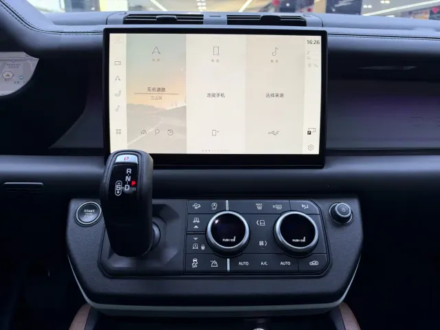 Land Rover Defender — Фото автомобиля 17