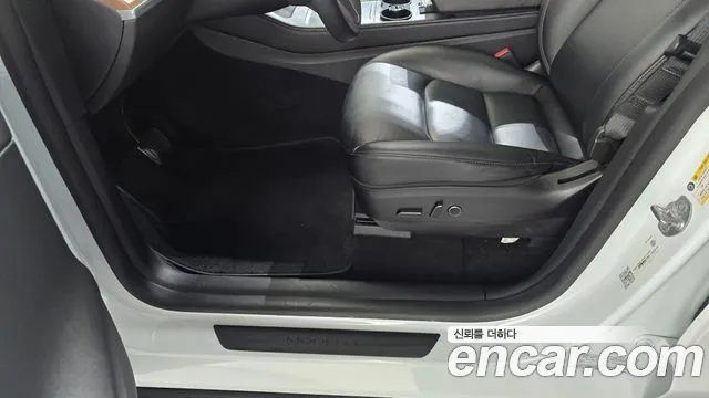 Tesla Model Y — Фото автомобиля 27