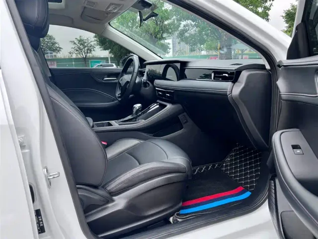 Roewe i5 — Фото автомобиля 11