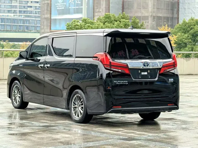 Toyota Alphard — Фото автомобиля 7