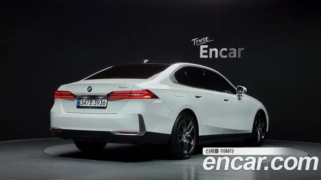 BMW 5-Series — Фото автомобиля 2