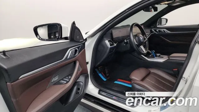 BMW i4 — Фото автомобиля 10