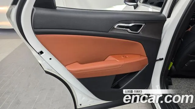 Kia Sportage Бензин 1.6 турбо 2WD — Фото автомобиля 5