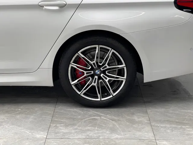 BMW 5 Series — Фото автомобиля 19