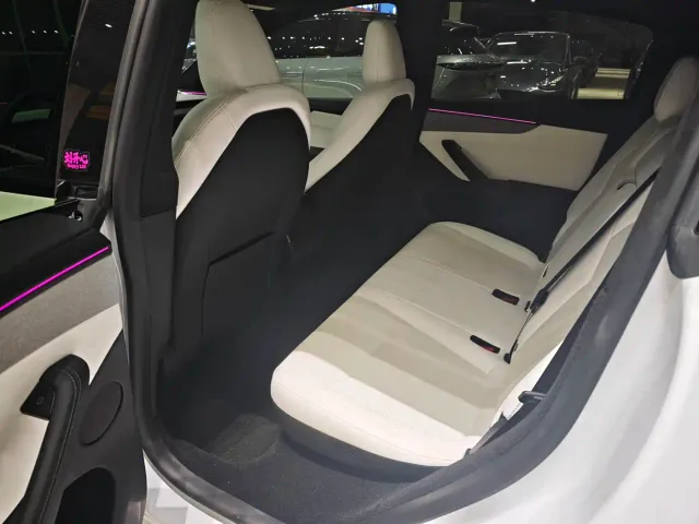 Tesla Model Y — Фото автомобиля 5