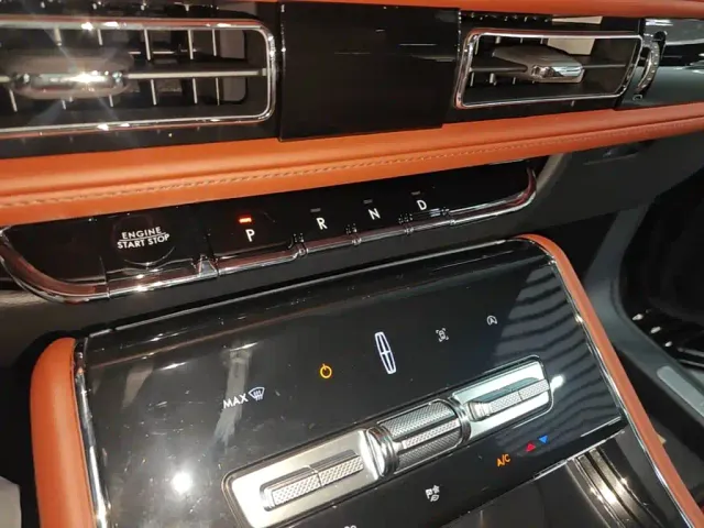 Lincoln Aviator — Фото автомобиля 13
