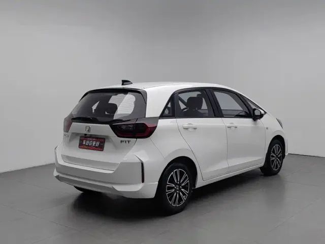 Honda Fit — Фото автомобиля 2