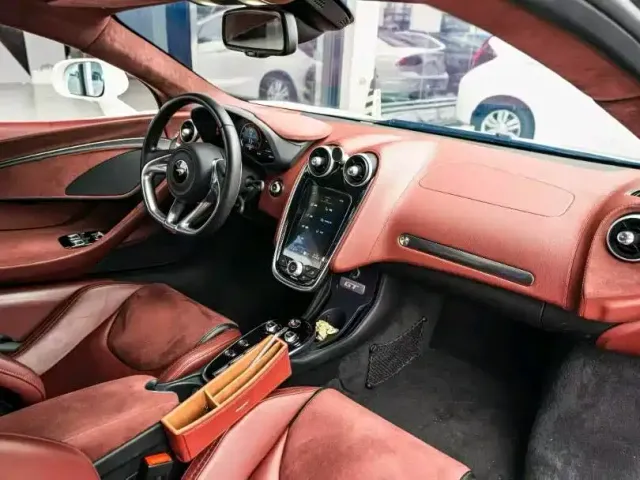 McLaren GT — Фото автомобиля 11