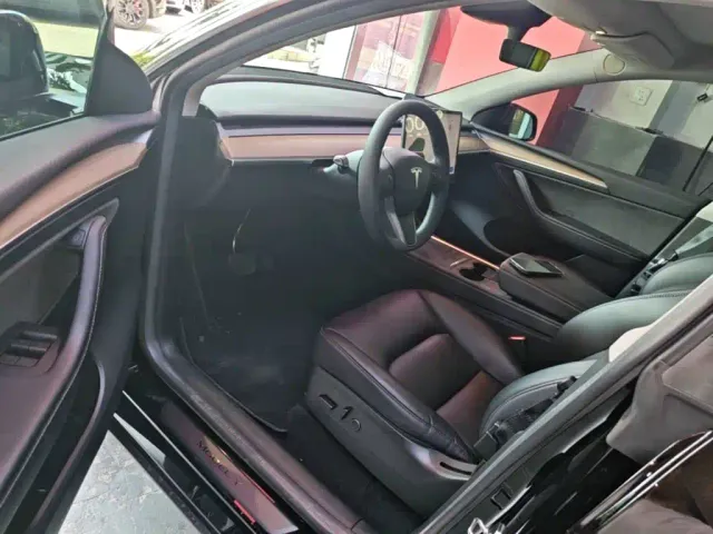 Tesla Model Y — Фото автомобиля 15