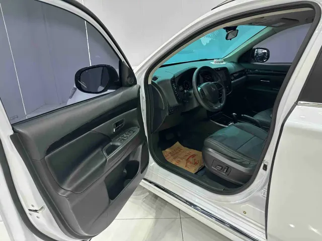 Mitsubishi Outlander — Фото автомобиля 7