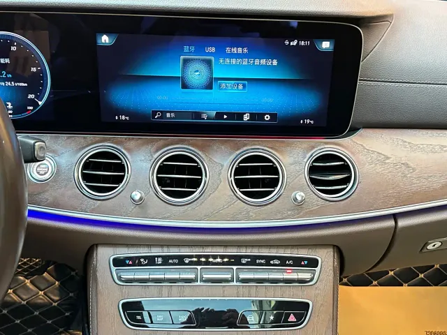 Mercedes-Benz E-Class — Фото автомобиля 12