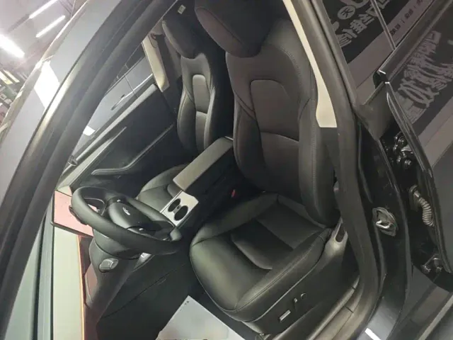 Tesla Model Y — Фото автомобиля 14