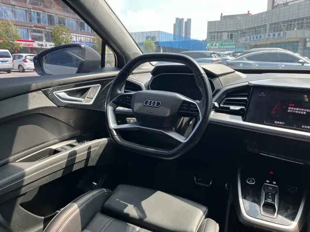 Audi Q4 e-tron — Фото автомобиля 7