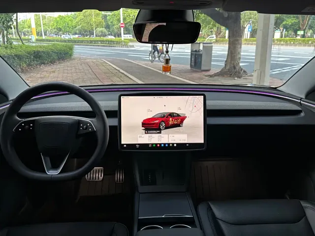 Tesla Model 3 — Фото автомобиля 7