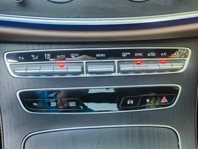 Mercedes-Benz E-Class — Фото автомобиля 24