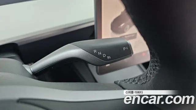 Tesla Model 3 — Фото автомобиля 12