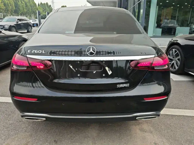 Mercedes-Benz E-Class — Фото автомобиля 5