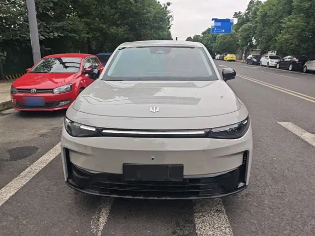 Leapmotor C10 — Фото автомобиля 2