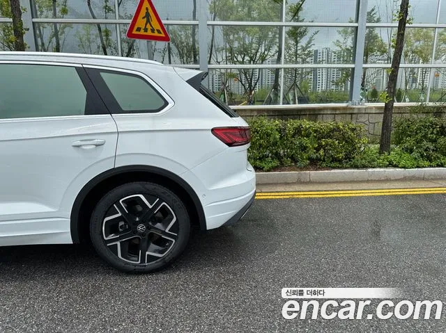 Volkswagen Touareg 3rd Gen — Фото автомобиля 20