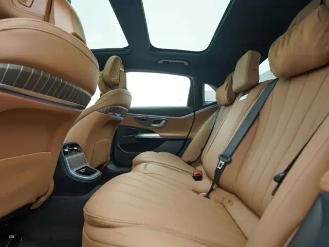 Mercedes-Benz E-Class — Фото автомобиля 19