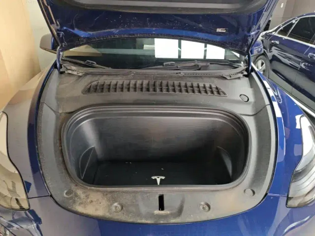 Tesla Model Y — Фото автомобиля 19