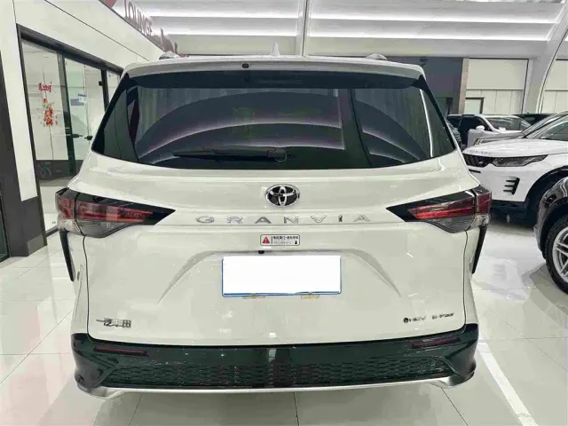 Toyota Granvia — Фото автомобиля 20