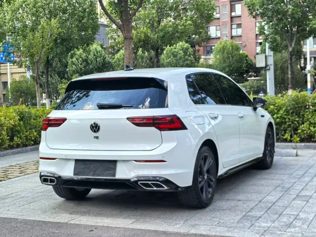 Volkswagen Golf — Фото автомобиля 26