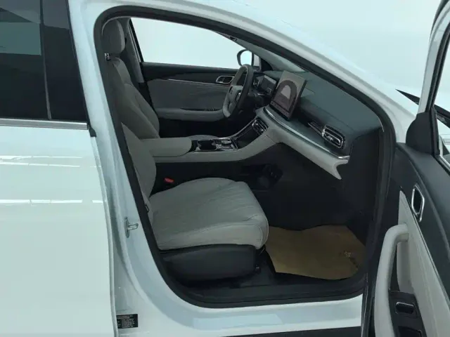 Geely Galaxy Stellar 6 — Фото автомобиля 8