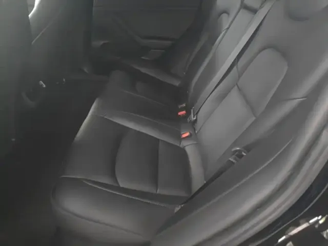 Tesla Model 3 — Фото автомобиля 16